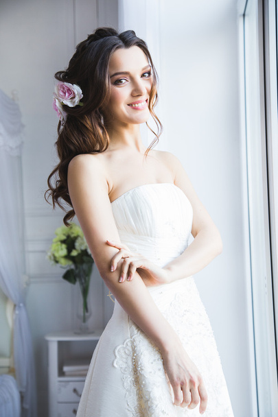 Portrait of beautiful bride model with perfect makeup and hair style in light room in a morning - Zdjęcie, obraz