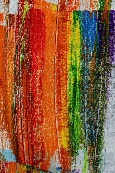 plusieurs traits de peinture multicolore représentent un fragment de la communauté LGBT sur une surface légère. courte mise au point, flou. Un objet temporaire, pas une œuvre d'art.  - Photo, image