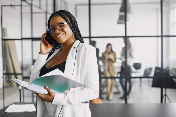 Portrait of a confident black businesswoman working at office - Foto, Imagen