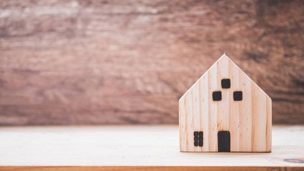 Model house on wooden background.investment insurance and home purchase mortgage concept - Foto, Imagem