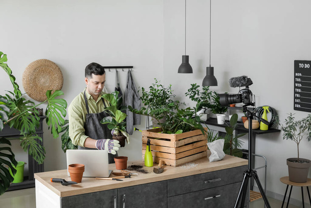 Gardener recording video for his blog at home - Fotografie, Obrázek