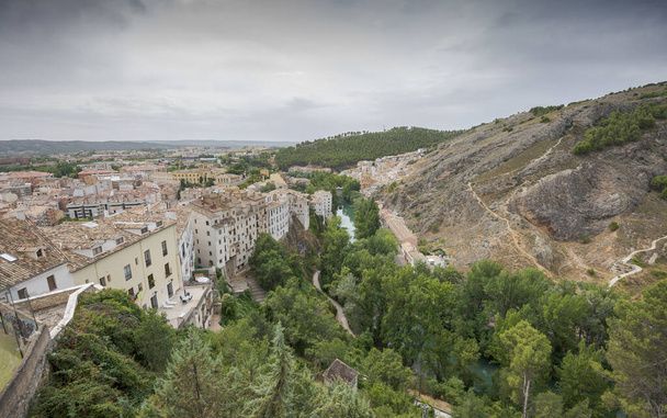 View of the city of Cuenca, Spain, and the River Jucar from de viewpoint of Mangana - Фото, изображение