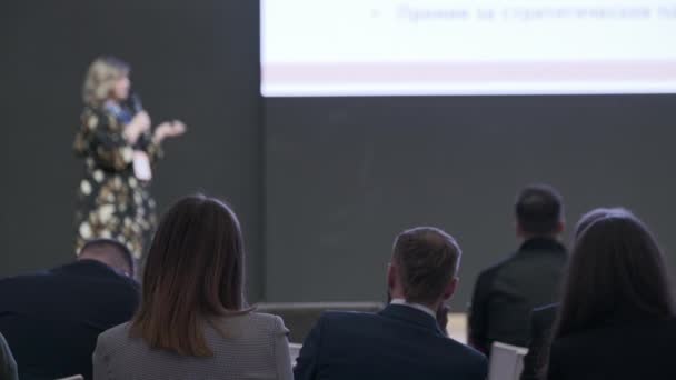 Business speaker doing presentation to audience - Footage, Video
