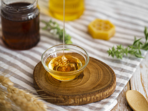 delicious honey pouring bowl. Resolution and high quality beautiful photo - Φωτογραφία, εικόνα