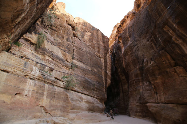 Der Siq von Petra mit seinen schönen Felsen - Foto, Bild