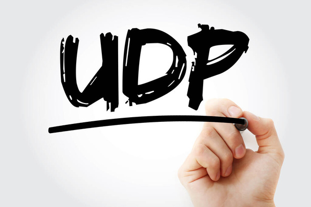 UDP: acrónimo de Protocolo de datagramas de usuario con marcador, fondo de concepto de tecnología - Foto, imagen