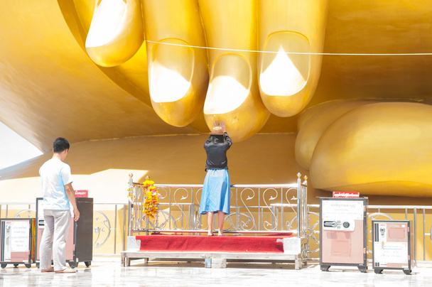 Grande Buddha d'oro a Wat Muang della provincia di Ang Thong Thailandia
 - Foto, immagini