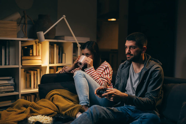 couple spending evening together at home - Foto, Imagen