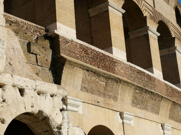 Колизей вожделенная гладиаторская арена в Древнем Риме - Фото, изображение