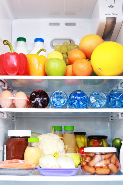 холодильник, полный здорового питания - еда и напитки
 - Фото, изображение