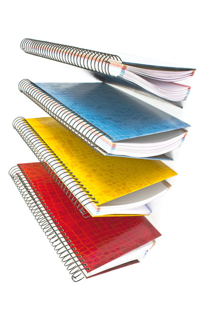 Cuadernos en espiral abierta de colores aislados en blanco
 - Foto, Imagen