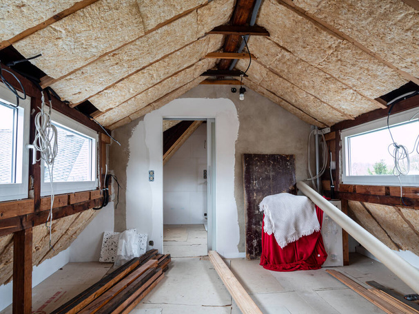 Struttura del tetto si espande in casa - Foto, immagini