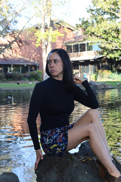 Photoshoot of a Hispanic model in a park - Fotó, kép