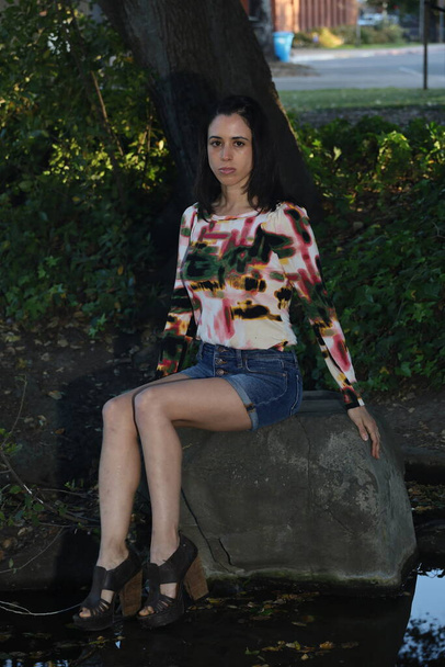 Photoshoot of a Hispanic model in a park - Фото, зображення
