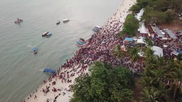 Despite Coronavirus COVID-19, crowds attend to Hindu religious event Masi Magam Theppa Thirunal - Footage, Video