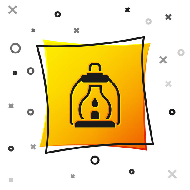 Ícone de lanterna de acampamento preto isolado no fundo branco. Botão quadrado amarelo. Vetor - Vetor, Imagem