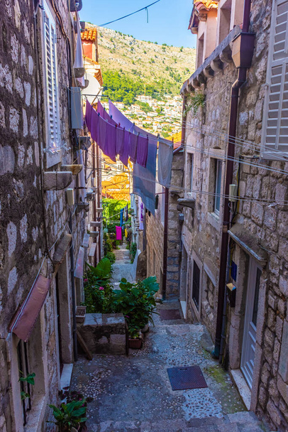 Clothes hanging in the streets of Dubrovnik old town, Croatia - Foto, Imagem