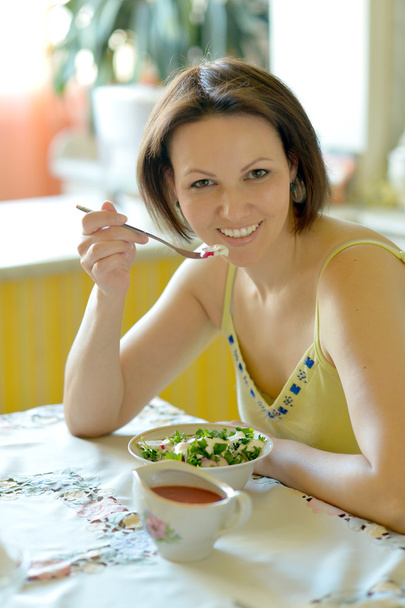 Woman eating a salad - 写真・画像