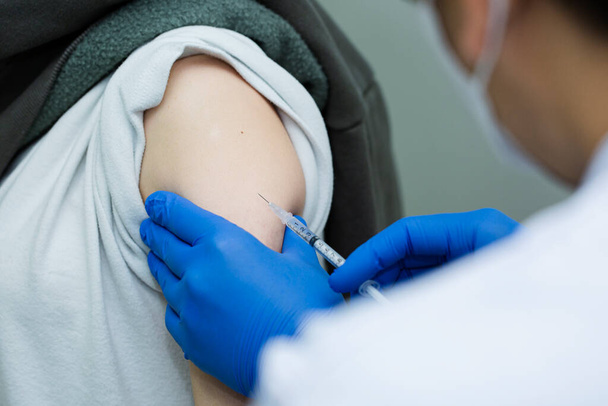 Covid 19 virus vaccine injection - 写真・画像