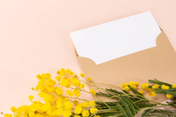 yellow flower and letter - Foto, Imagem