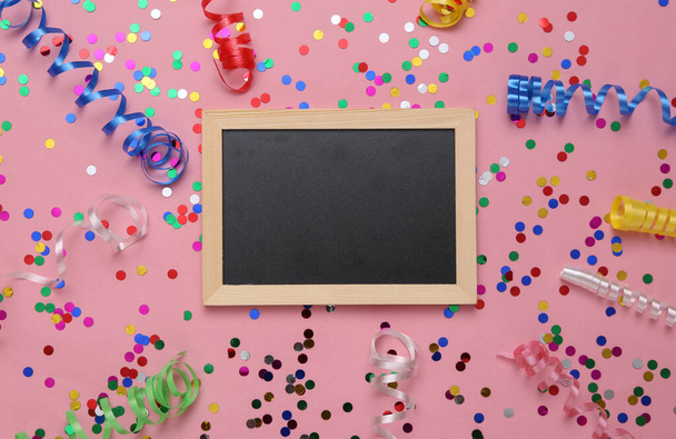 Empty blackboard with Colored streamer and confetti on a pink background. Holiday, birthday background - Фото, зображення