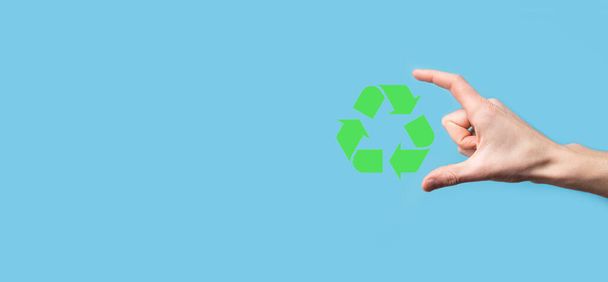 Hand hold recycling icon.Ecology and renewable energy concept.ECO sign, Concept Save green planet. Symbol of environmental protection.Recycling waste.Symbol of earth day, concept of nature protection. - Foto, Bild