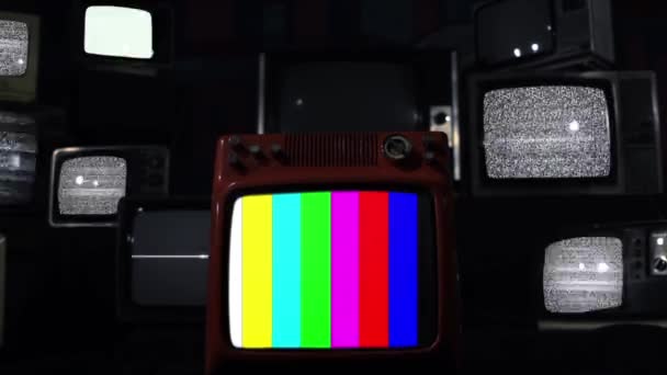 Ρετρό τηλεόραση στοίβα με μπαρ χρώμα.   - Πλάνα, βίντεο