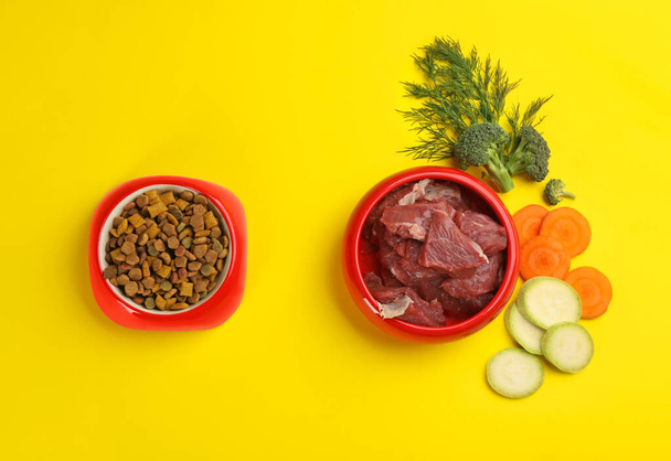 Pet food and natural ingredients on yellow background, flat lay - Foto, immagini