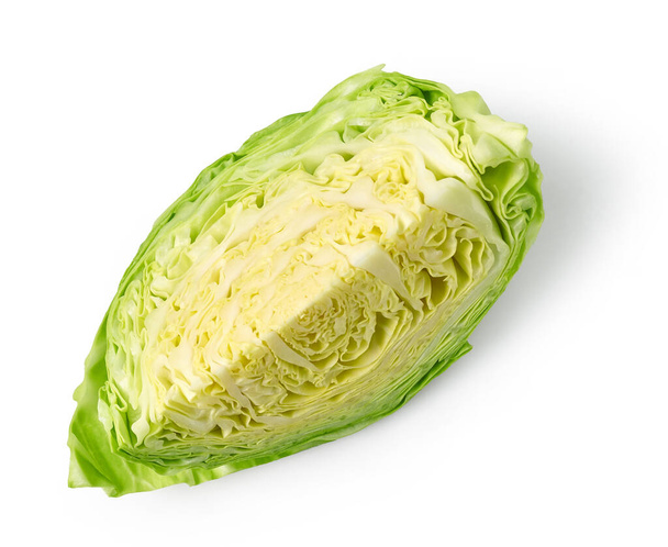 кусок свежей сырой капусты на белом фоне, вид сверху - Фото, изображение