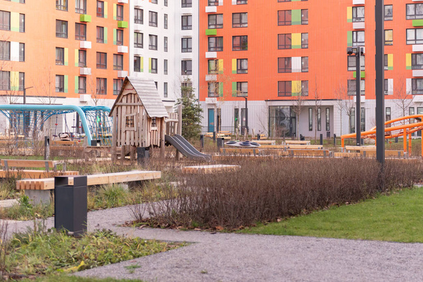 Yard without a cars in Moscow. New homes and new landscaping. - Fotografie, Obrázek