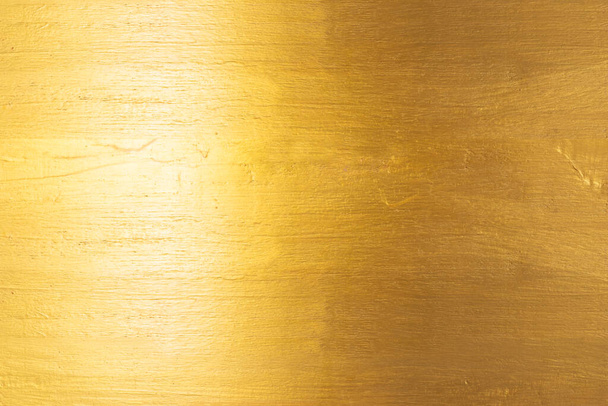 Gouden textuur achtergrond met gele folie luxe glanzende glans glitter schitteren van helder licht reflectie op gouden oppervlak, voor viering achtergrond, behang, kerst decoratie achtergrond desig - Foto, afbeelding