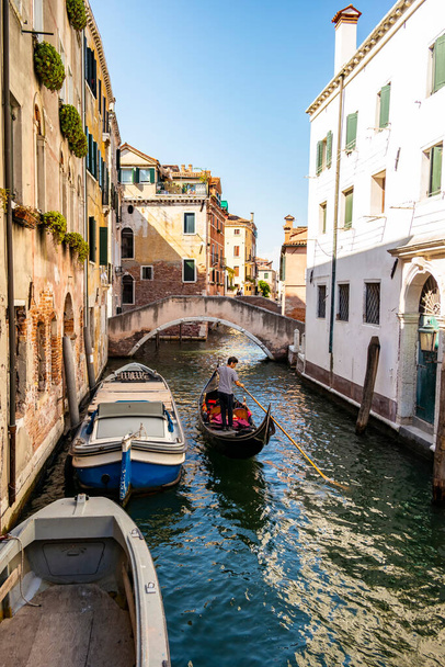 Benátky, Itálie-září, 2019: pohled na město starého města v centru města - Fotografie, Obrázek