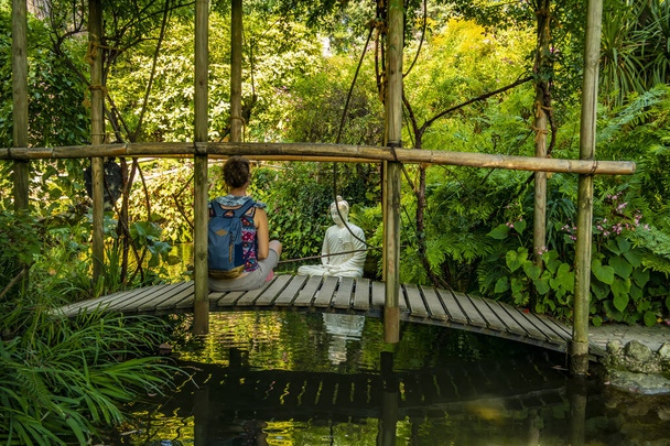Meditative garden with pond and buddha statue - Photo, image