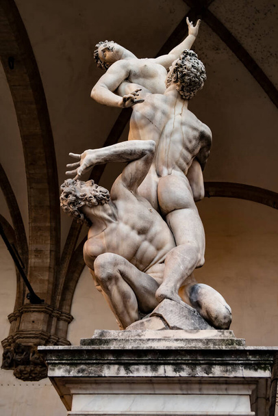 The Rape of the Sabine Women by Giambologna in the Loggia dei Lanzi in Florence, Tuscany - Italy - Foto, Imagen