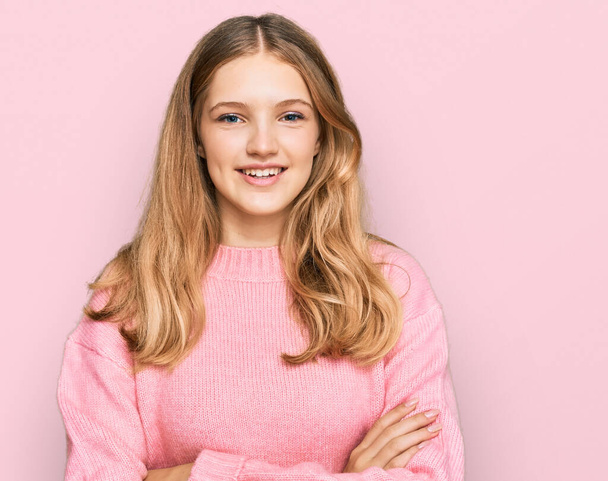 Beautiful young caucasian girl wearing casual winter sweater happy face smiling with crossed arms looking at the camera. positive person.  - Foto, imagen