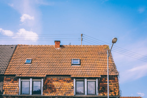 A brick building roof during a sunny day - Фото, зображення