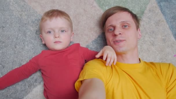 Man With Boy Selfie Video - Materiał filmowy, wideo