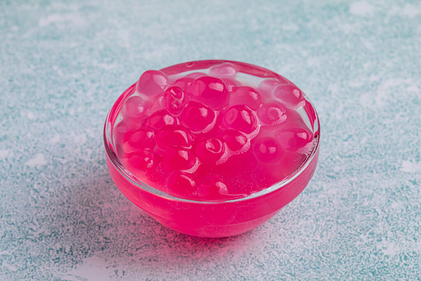 Skleněná miska růžových tapiokových perlových bublin  - Fotografie, Obrázek