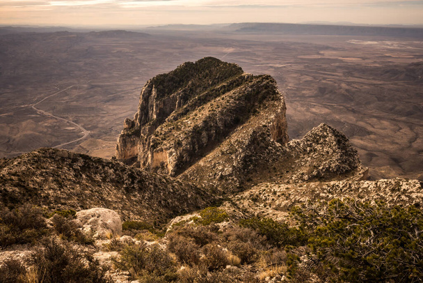 Guadaupe Dağları Ulusal Parkı 'ndaki El Capitan' dan Hazy Brown Katmanları - Fotoğraf, Görsel