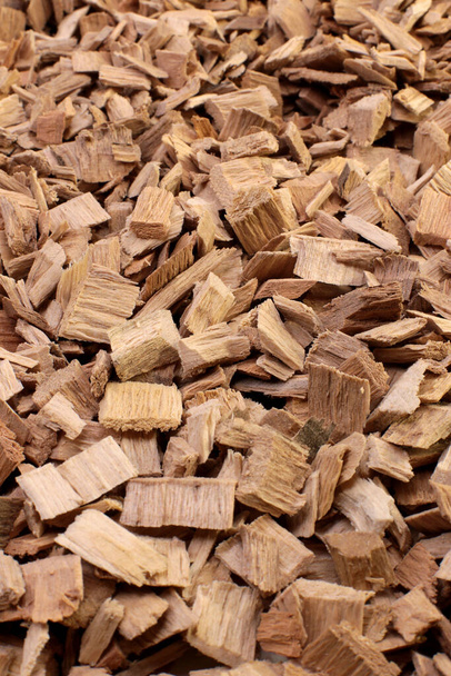 natural ecological wood chips for smoking a mixture of alder and beech trees small fraction - Foto, Bild