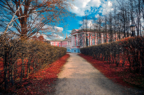 Vista del Palacio de Kuskovo. Kuskovo era la casa de campo de verano y la finca de la familia Sheremetev.  - Foto, imagen