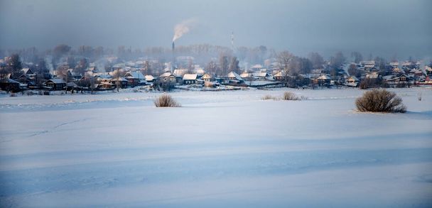 Χειμερινό τοπίο στην περιοχή του κτηματολογίου Stroganovs, Usolye, Perm Territory, Ρωσία. - Φωτογραφία, εικόνα