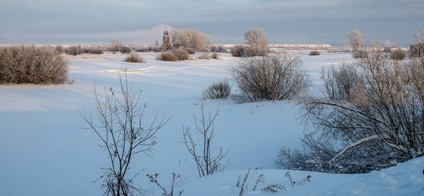 Χειμερινό τοπίο στην περιοχή του κτηματολογίου Stroganovs, Usolye, Perm Territory, Ρωσία. - Φωτογραφία, εικόνα