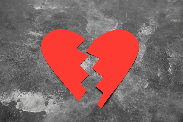 Broken paper heart on grunge background - Photo, Image