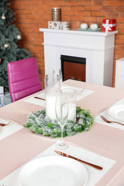Innenraum des Speisesaals weihnachtlich dekoriert - Foto, Bild