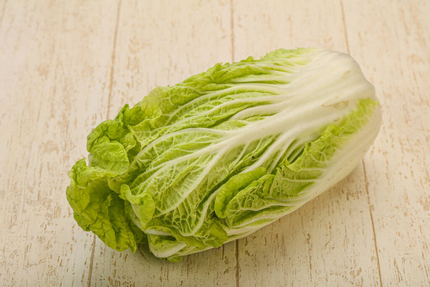 Vegan cuisine - Green fresh tasty Chinese cabbage - Foto, imagen