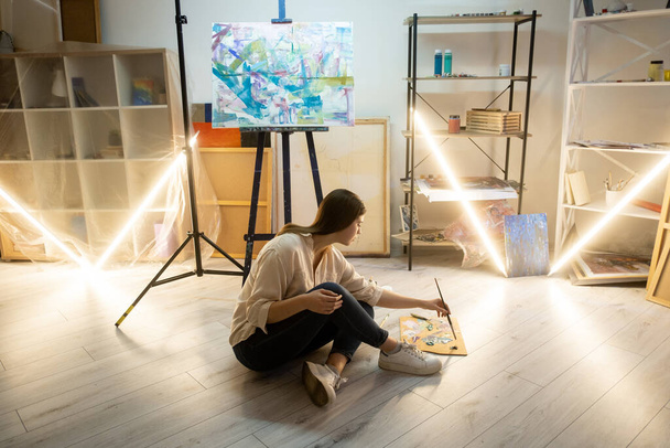 painter woman creating process fine art school - Foto, imagen