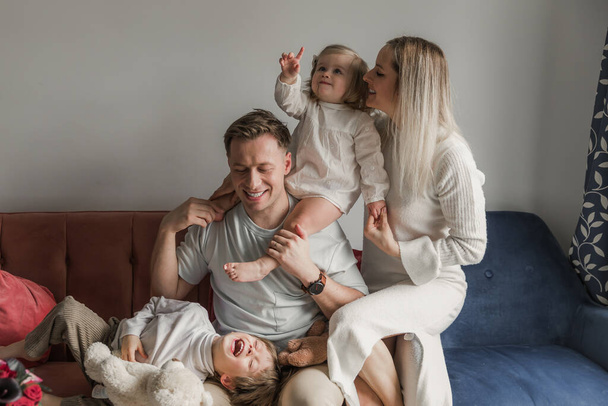 Happy young family with two children at home. Cheerfulness. - Fotoğraf, Görsel