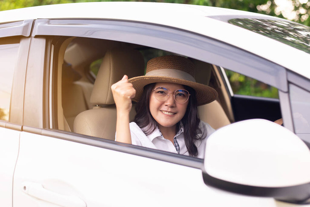 Happy asian woman sitting in the car looking out window,Car insurance concept - Fotografie, Obrázek