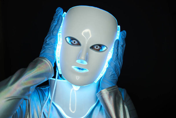 Porträt eines futuristischen Roboters. Konzept der Zukunftstechnologie. - Foto, Bild